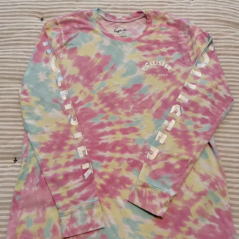 Hollister Graphic Tee